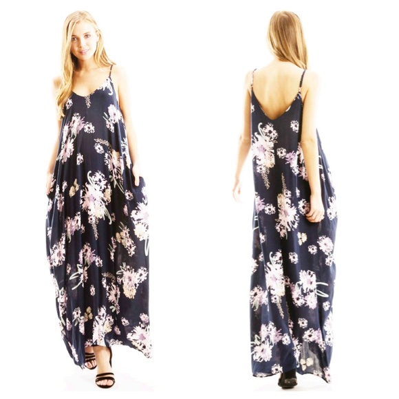 EVIEcarche Dresses & Skirts - 🦋MAKE AN OFFER!🦋 Navy Floral Maxi